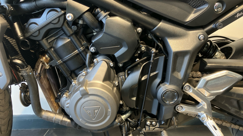 Triumph Trident (20MY)